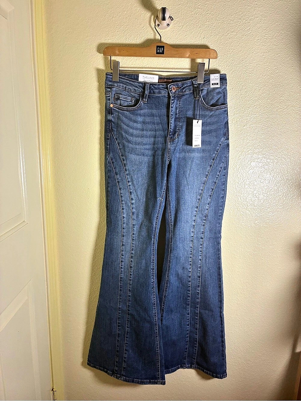 NWT Judy Blue Mid Rise Flare Jeans Blue Waist 30